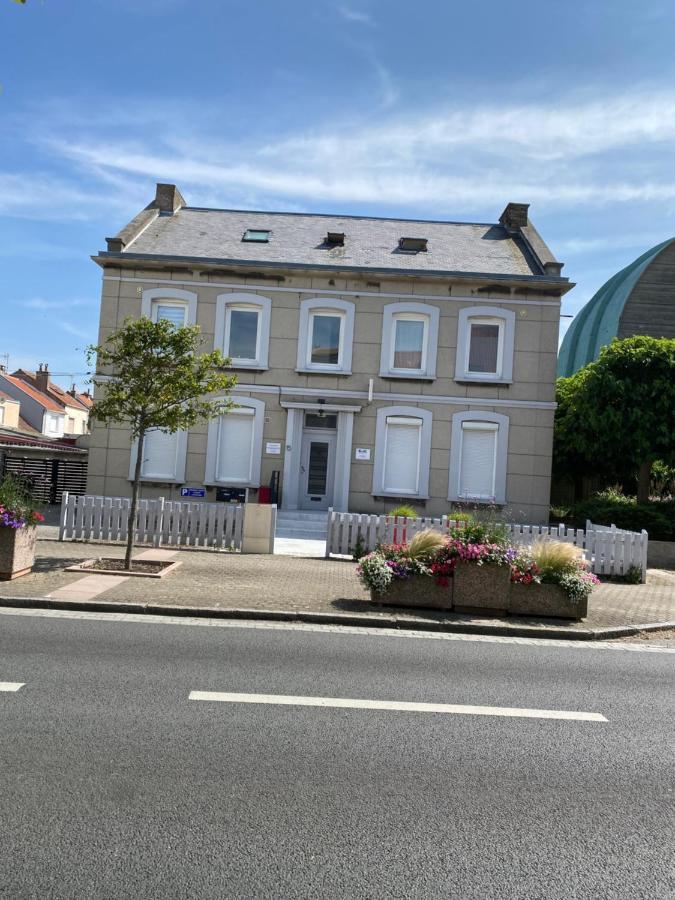 Le Presbytere Des Baraques A Bleriot-Plage - Apt 3 Sangatte Exteriör bild